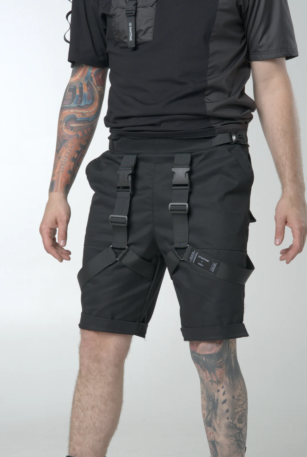 LE FANTÔME black cargo shorts with front pockets and hanging webbing details