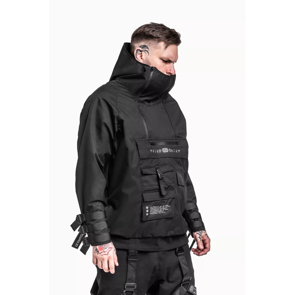 Kurtka techwear anorak Le Fantôme — wodoodporny materiał, kaptur, kieszeń na klatce